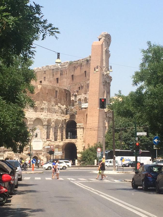 로마 Alloggio Turistico Al Colosseo B&B 외부 사진